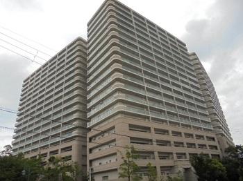 豊中市新千里南町1